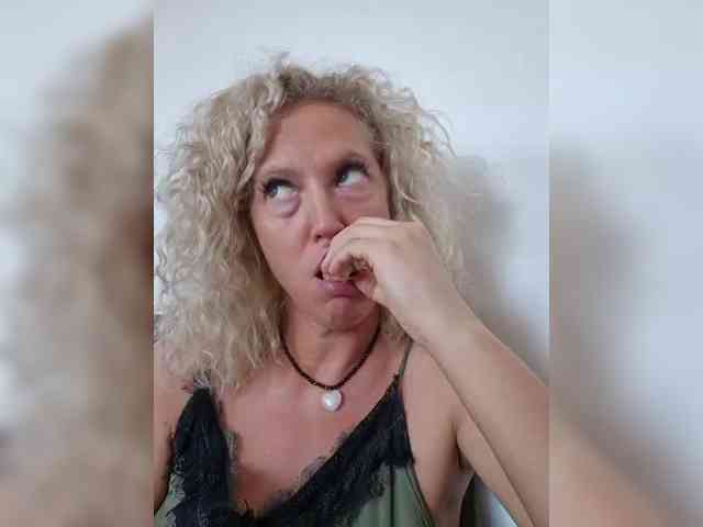 MoonKitten Sex Cam Show