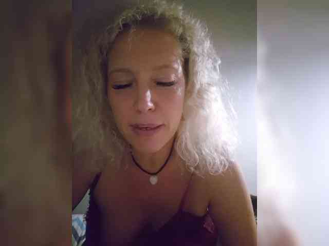 MoonKitten Sex Cam Show