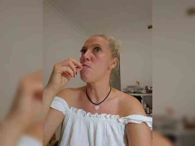 MoonKitten Live Webcam on BongaCams