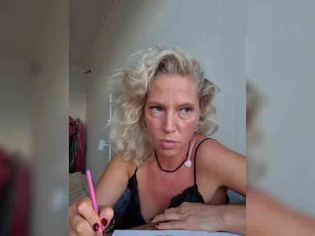 MoonKitten Live Webcam on BongaCams