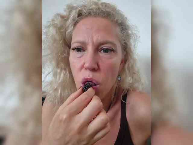 MoonKitten Sex Cam Show