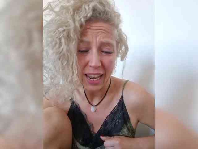 MoonKitten Sex Cam Show