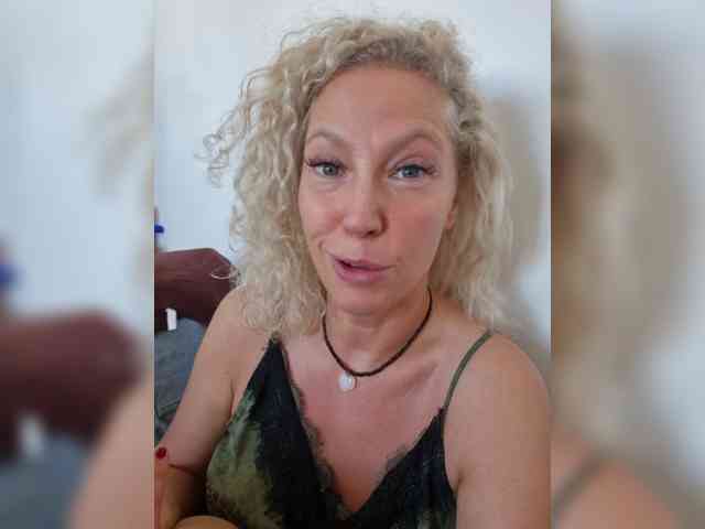 MoonKitten Sex Cam Show