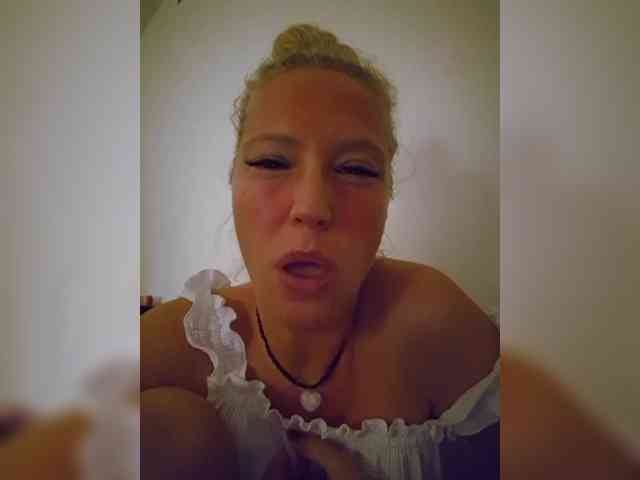 MoonKitten Live Webcam on BongaCams