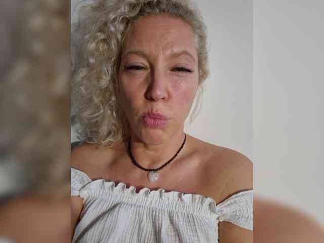 MoonKitten Sex Cam Show