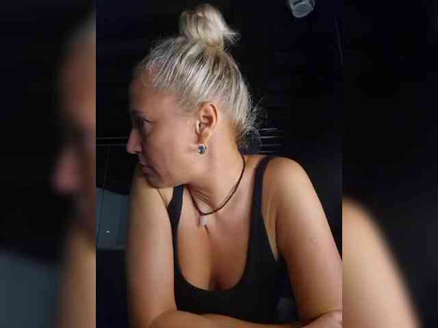 MoonKitten Live Webcam on BongaCams