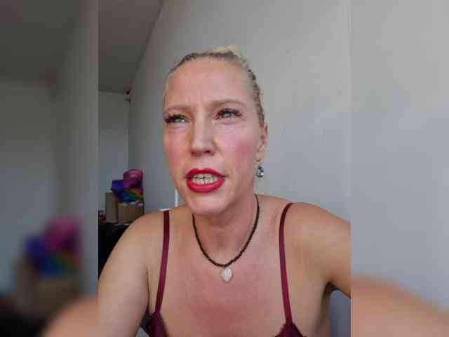 MoonKitten Sex Cam Show