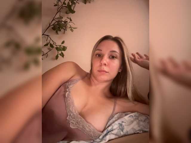 Fantazyorka00 live cam on BongaCams