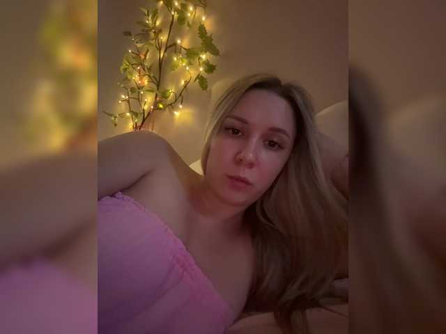 Fantazyorka00 live cam on BongaCams