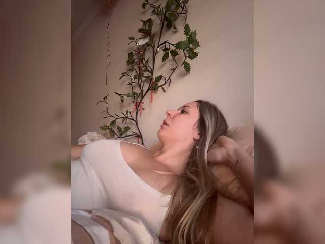 Fantazyorka00 live cam on BongaCams