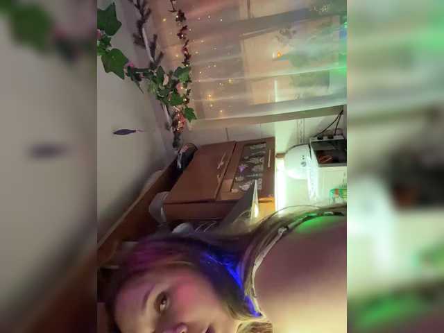 Fantazyorka00 live cam on BongaCams