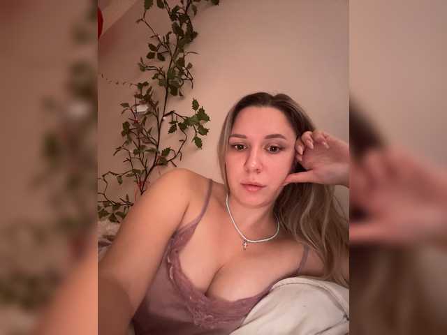 Fantazyorka00 live cam on BongaCams