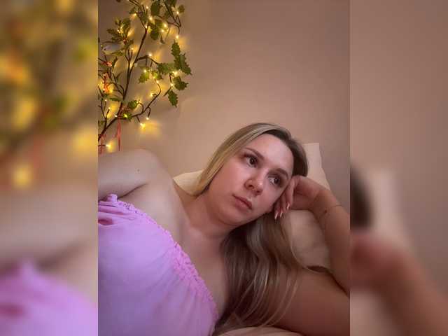 Fantazyorka00 live cam on BongaCams