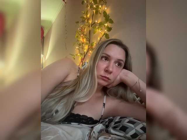 Fantazyorka00 live cam on BongaCams