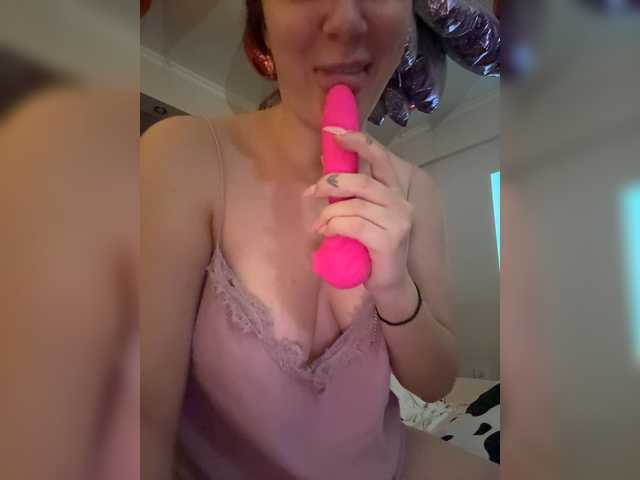 Fantazyorka00 live cam on BongaCams