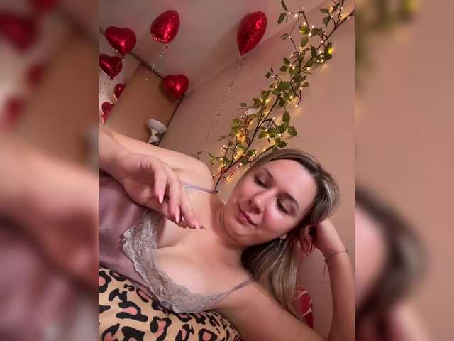 Fantazyorka00 live cam on BongaCams