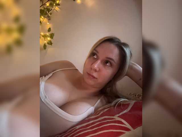 Fantazyorka00 live cam on BongaCams