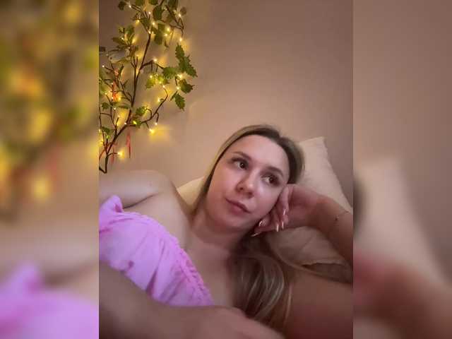 Fantazyorka00 live cam on BongaCams