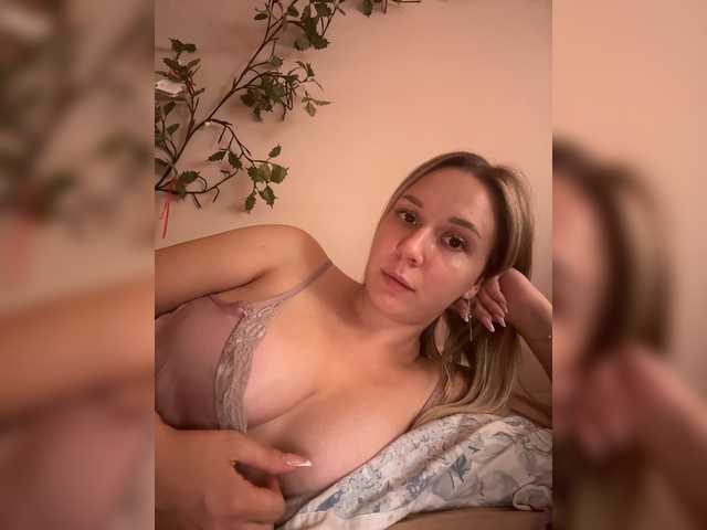 Fantazyorka00 live cam on BongaCams
