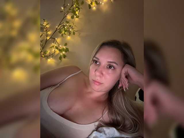 Fantazyorka00 live cam on BongaCams