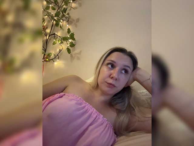 Fantazyorka00 live cam on BongaCams