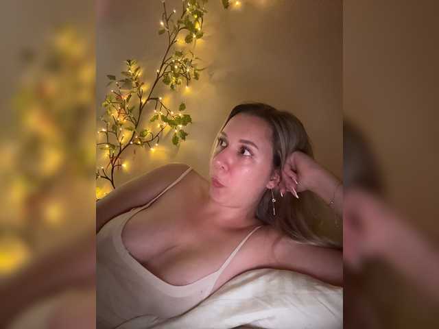 Fantazyorka00 live cam on BongaCams