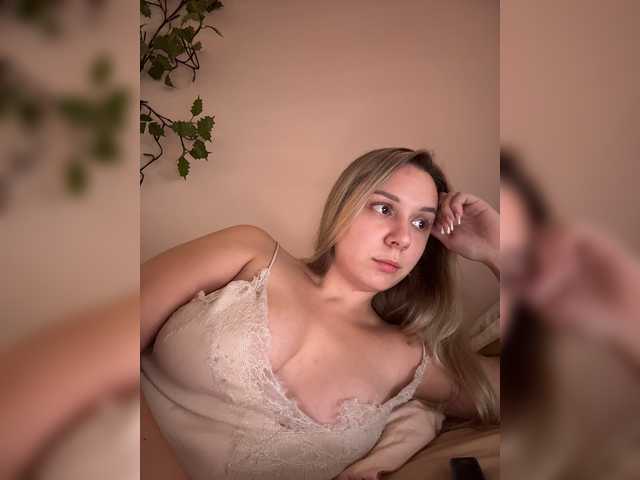 Fantazyorka00 live cam on BongaCams