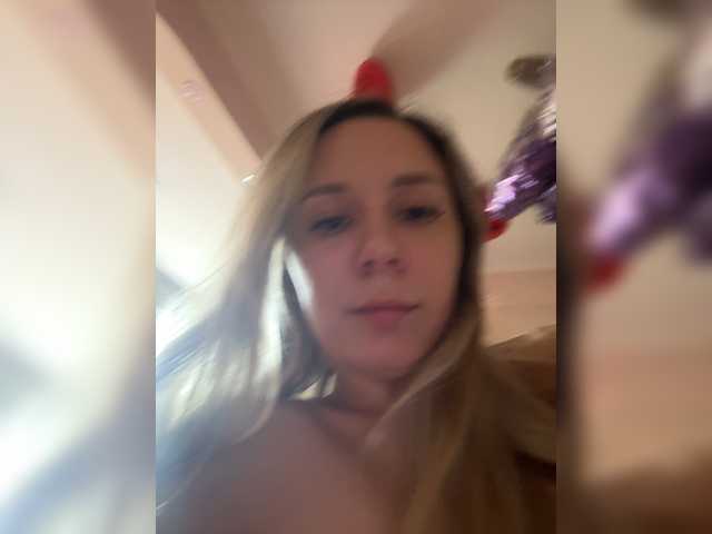 Fantazyorka00 live cam on BongaCams