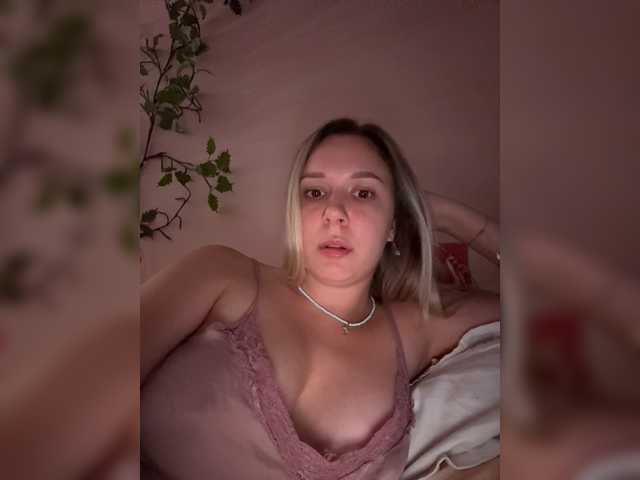 Fantazyorka00 live cam on BongaCams