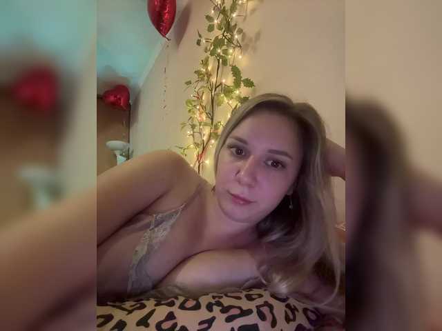Fantazyorka00 live cam on BongaCams