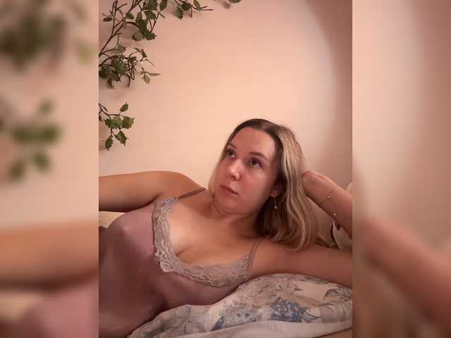 Fantazyorka00 live cam on BongaCams
