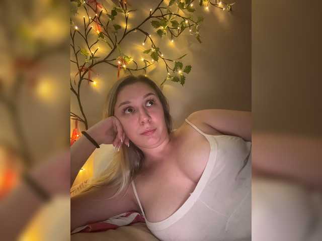 Fantazyorka00 live cam on BongaCams