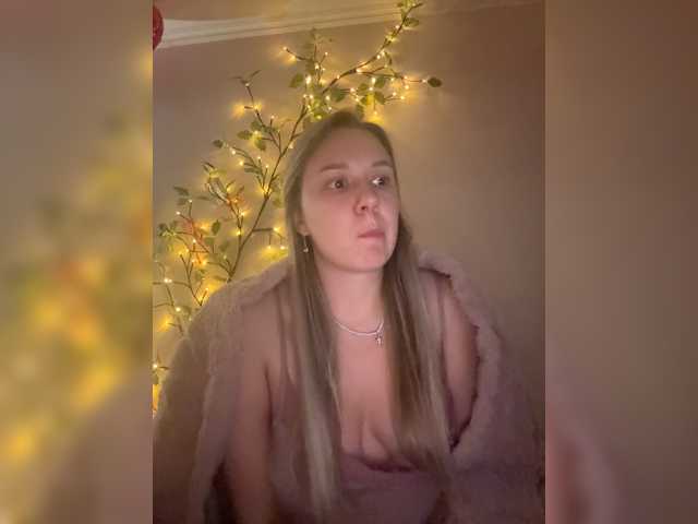 Fantazyorka00 live cam on BongaCams