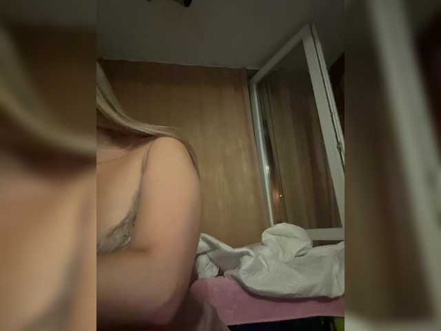 Fantazyorka00 live cam on BongaCams