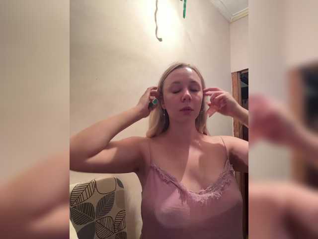 Fantazyorka00 live cam on BongaCams