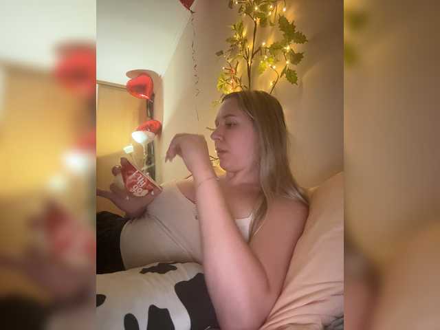 Fantazyorka00 live cam on BongaCams