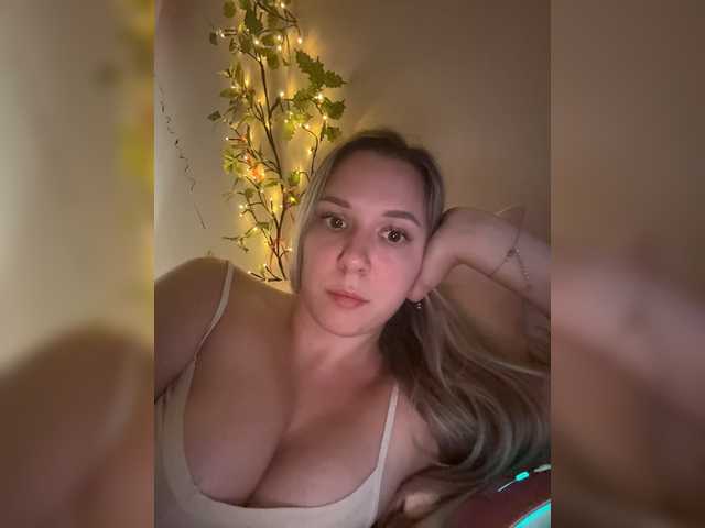 Fantazyorka00 live cam on BongaCams