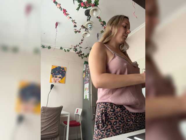 Fantazyorka00 live cam preview