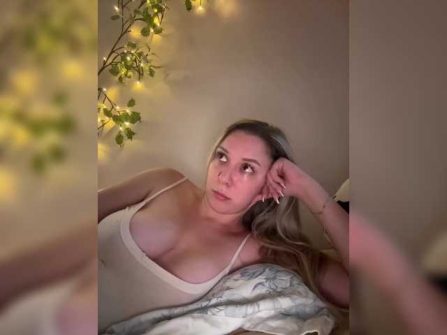 Fantazyorka00 live cam on BongaCams