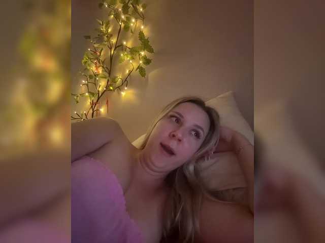 Fantazyorka00 live cam on BongaCams