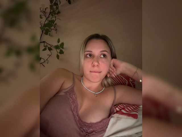 Fantazyorka00 live cam on BongaCams