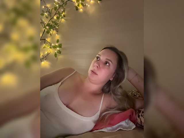 Fantazyorka00 live cam on BongaCams