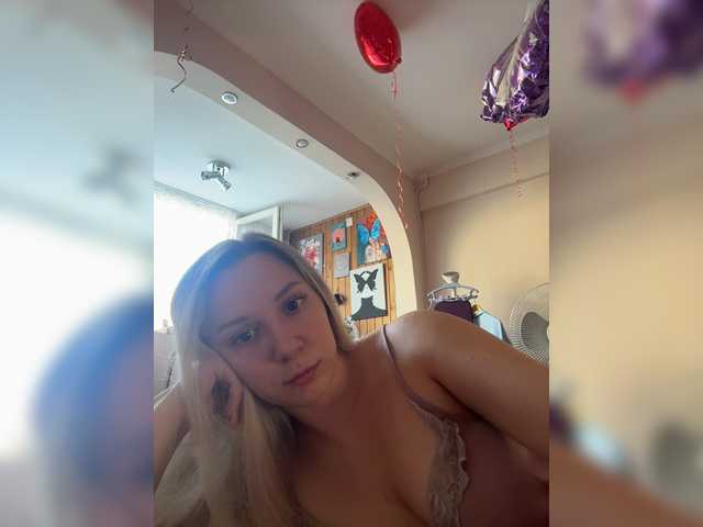 Fantazyorka00 live cam on BongaCams