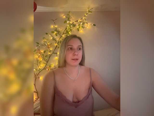 Fantazyorka00 live cam on BongaCams