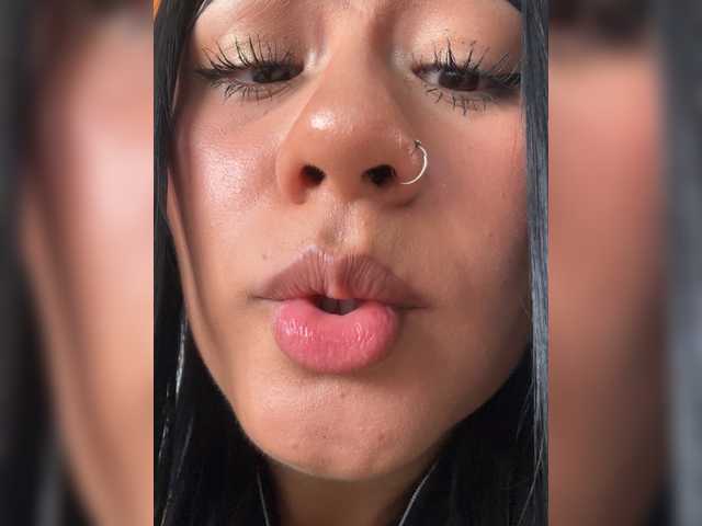 Evelyn- live webcam show