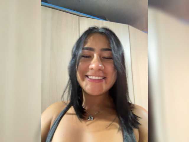 Evelyn- live webcam show