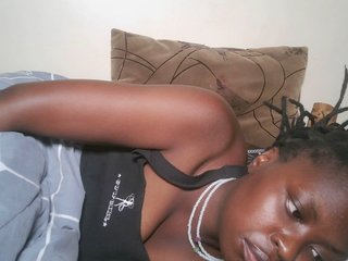 DaisyafterDark_'s Live Webcam