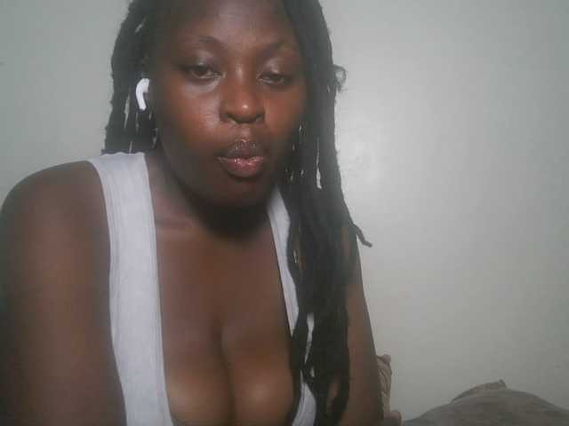 DiasyafterDark live cam on BongaCams