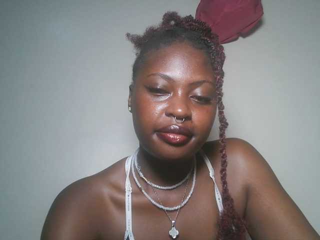 DiasyafterDark live cam on BongaCams