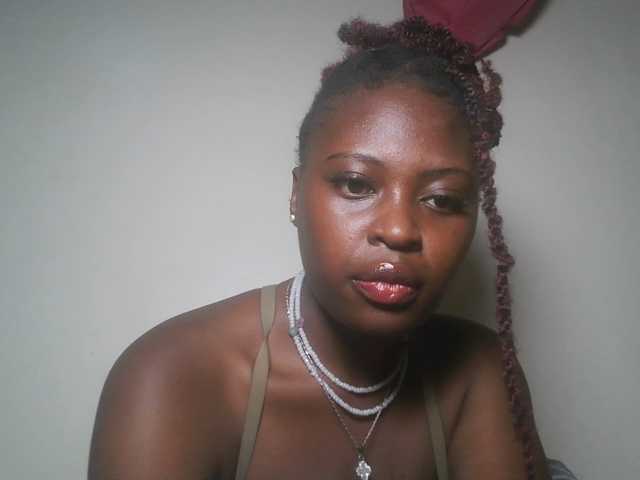 DiasyafterDark live cam on BongaCams